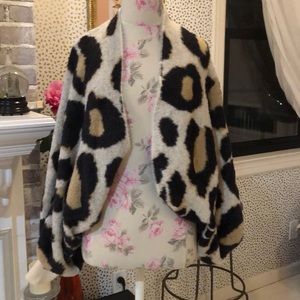 Leopard shrug